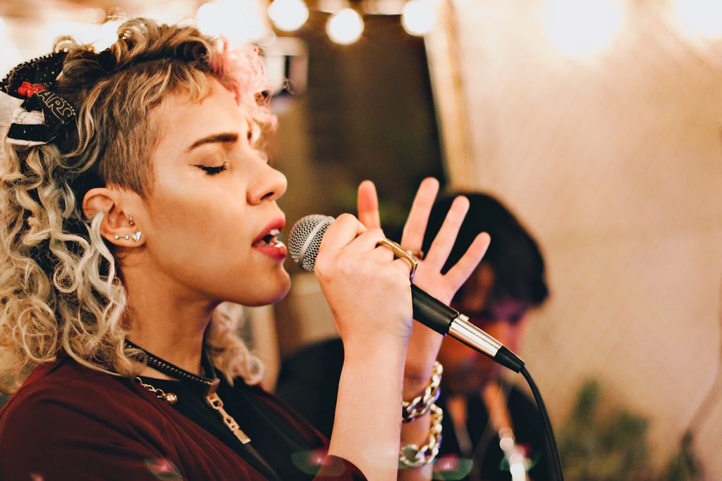 Felice Performing Live