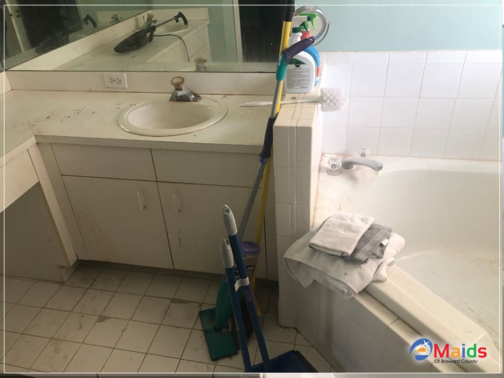Move Out Bathroom - Before