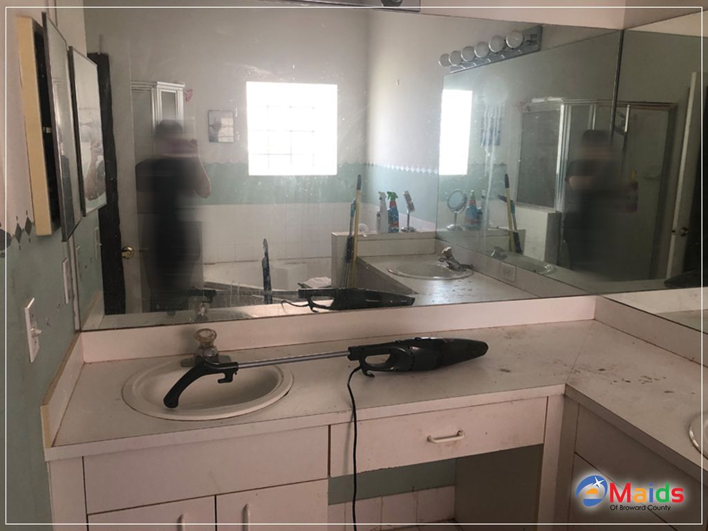 Move Out Bathroom - Before