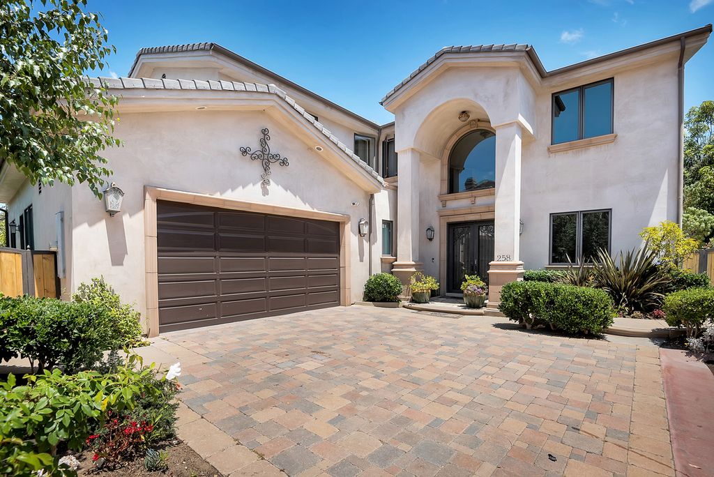 For lease in Costa Mesa 6500.00