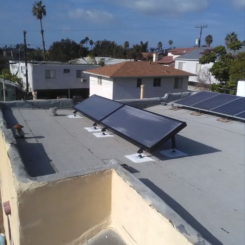 San Diego 92116 – Solar water heating array on res