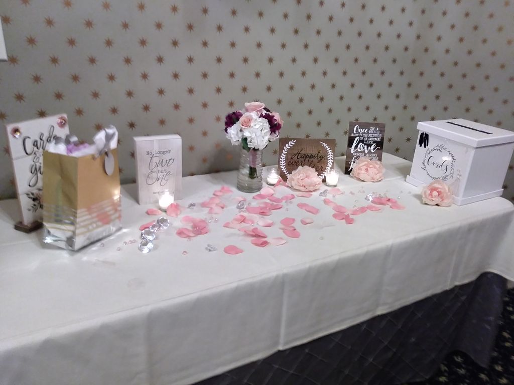 gift and card table