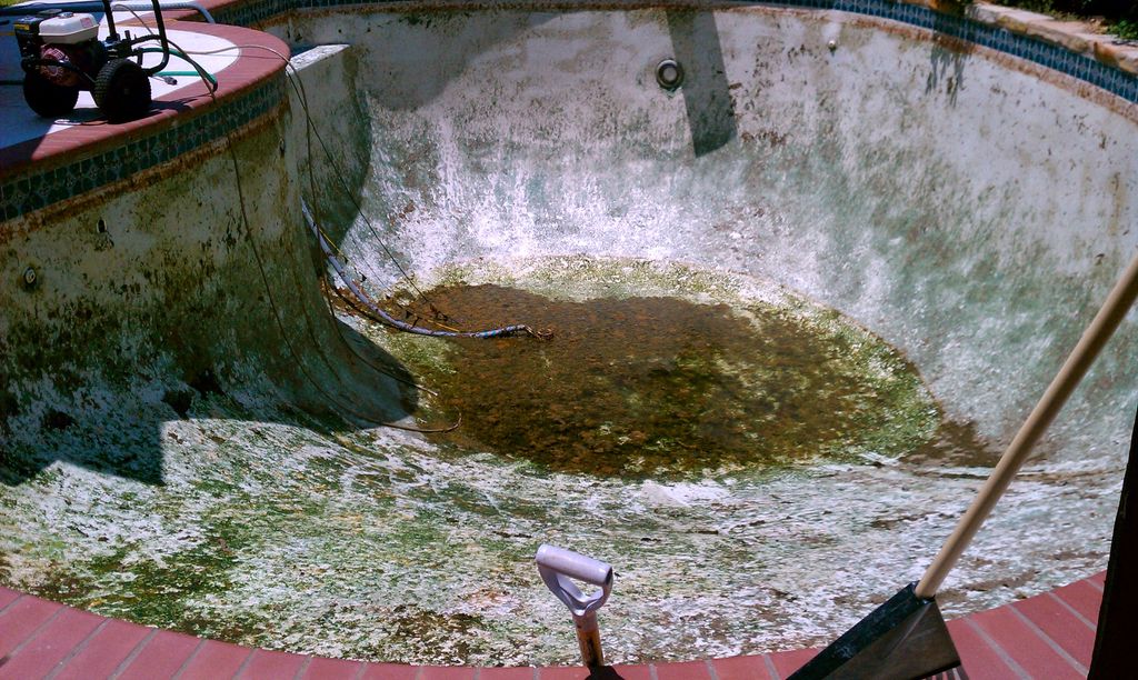 Drain & Cleans, Pressure Wash, Acid Wash (before)