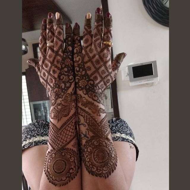 Henna Tattooing