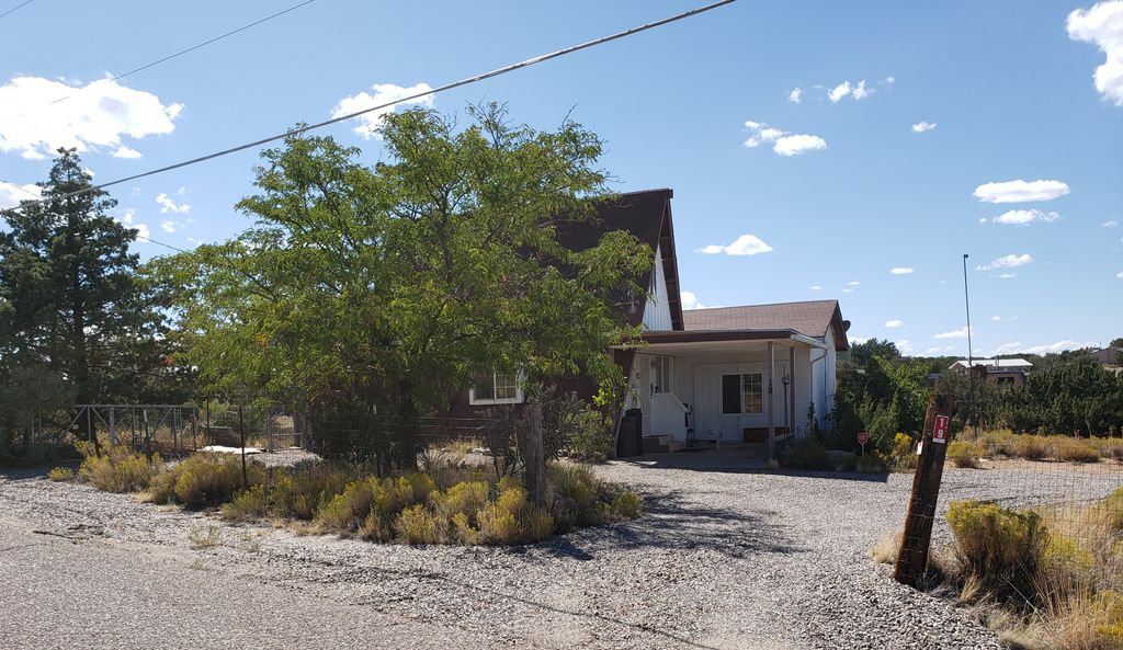 19 Placitas West Road 87043