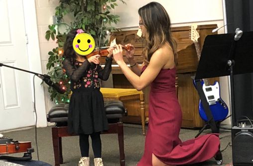 Helping out beginner violinist during her performa