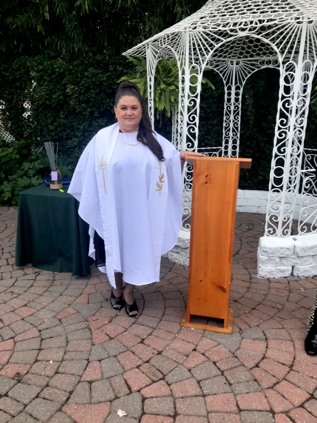 Pastor Aida Crespo, Bilingual Wedding Officiant,