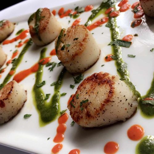 Seared Scallops with Pesto & Roasted Red Pepper Dr