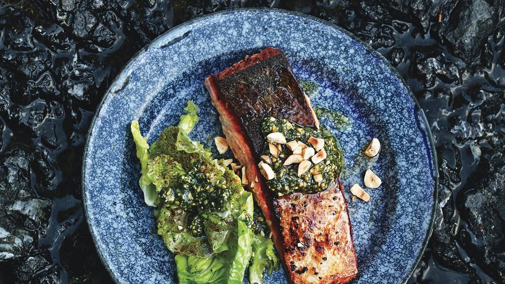 Salmon with Cilantro-hazelnut relish