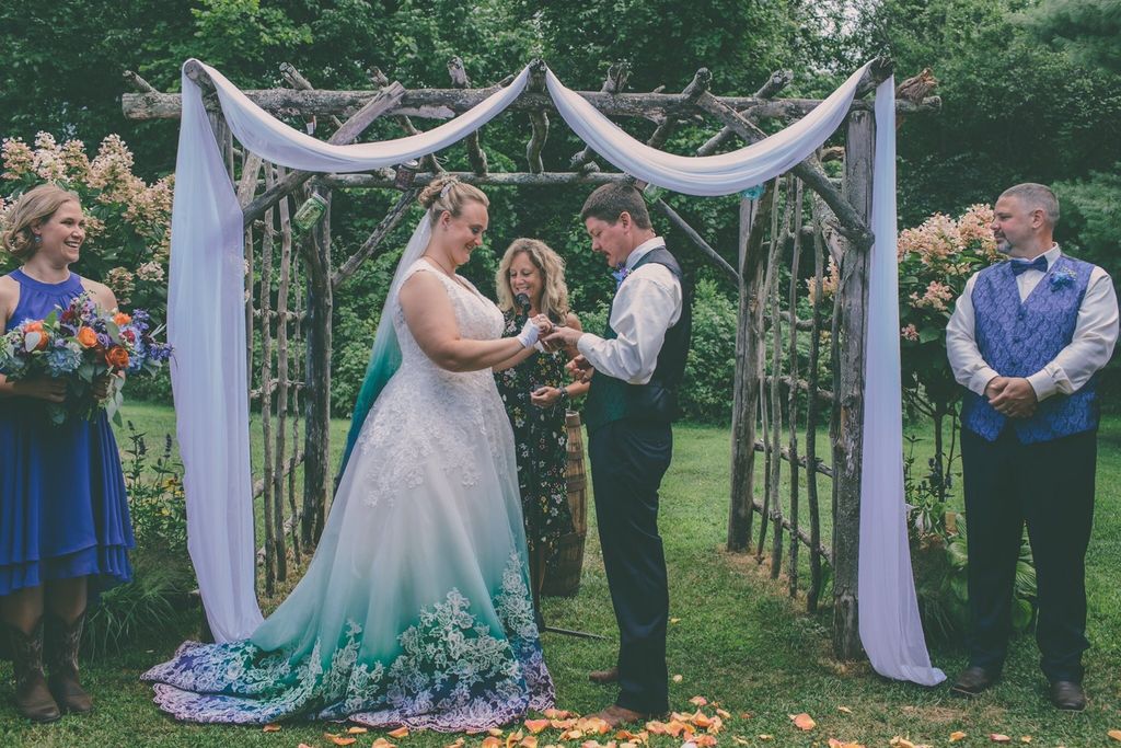 KayLee and Heath’s magical and loving ceremony ups