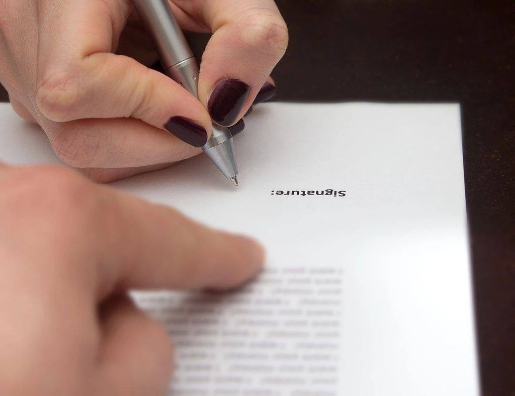 Important to wait to sign documents until notary i