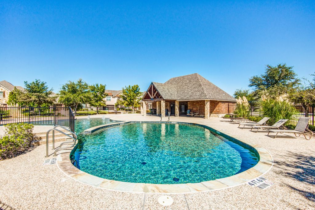 HOA Pool Area 5905 Lost Valley The Colony, TX