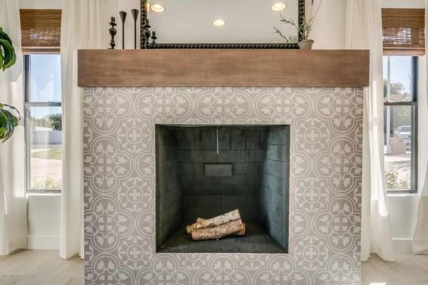 Custom Fireplace & Mantel