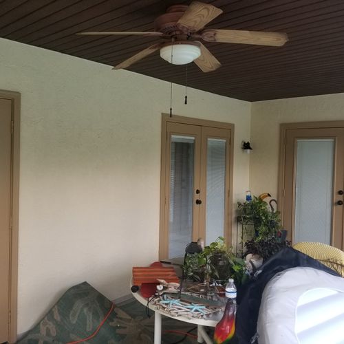 Lanai, doors, and ceiling in Pt. Chmarlotte