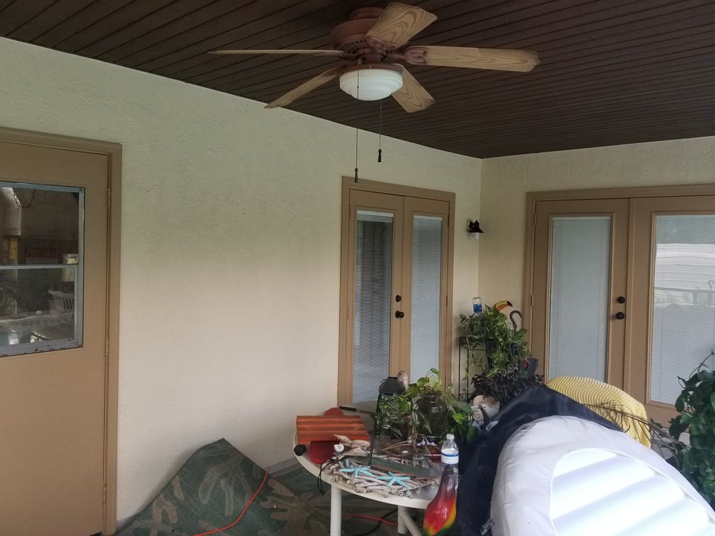 Lanai, doors, and ceiling in Pt. Chmarlotte