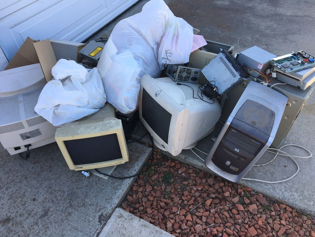 Please let us handle the 
e-waste for you. Straigh