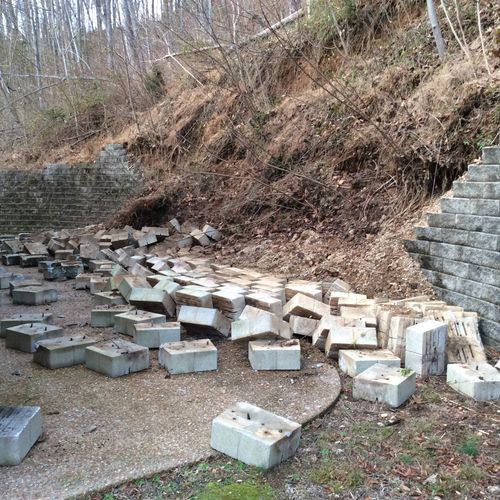 retaining wall collapse