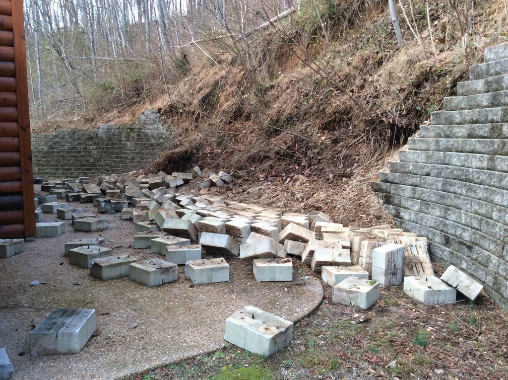retaining wall collapse