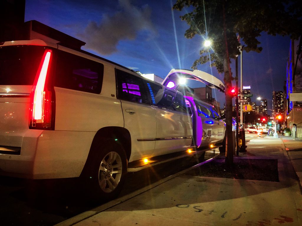 2017 20 passenger stretch Escalade with vip area i