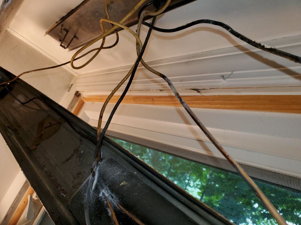 Kitchen sink light BEFORE