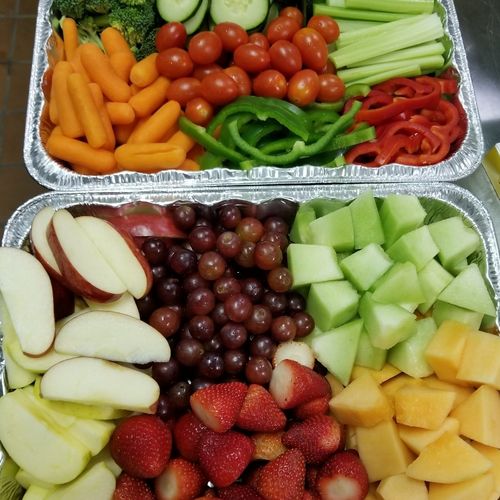 fruit and vegetable trays. available in multiple s