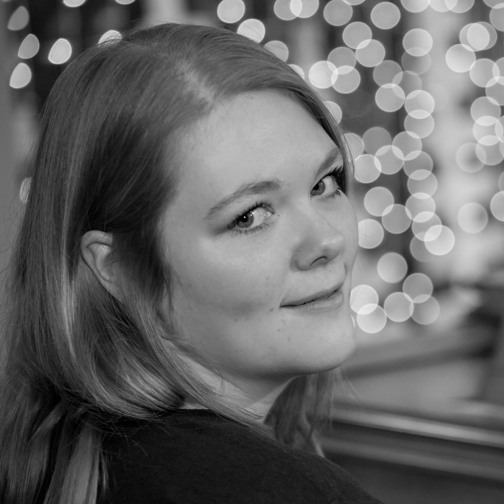 Jenna Broberg -Voice and Piano.