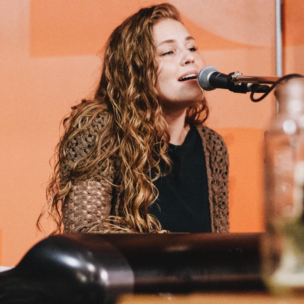 Rebecca Hammond -Voice and Piano.