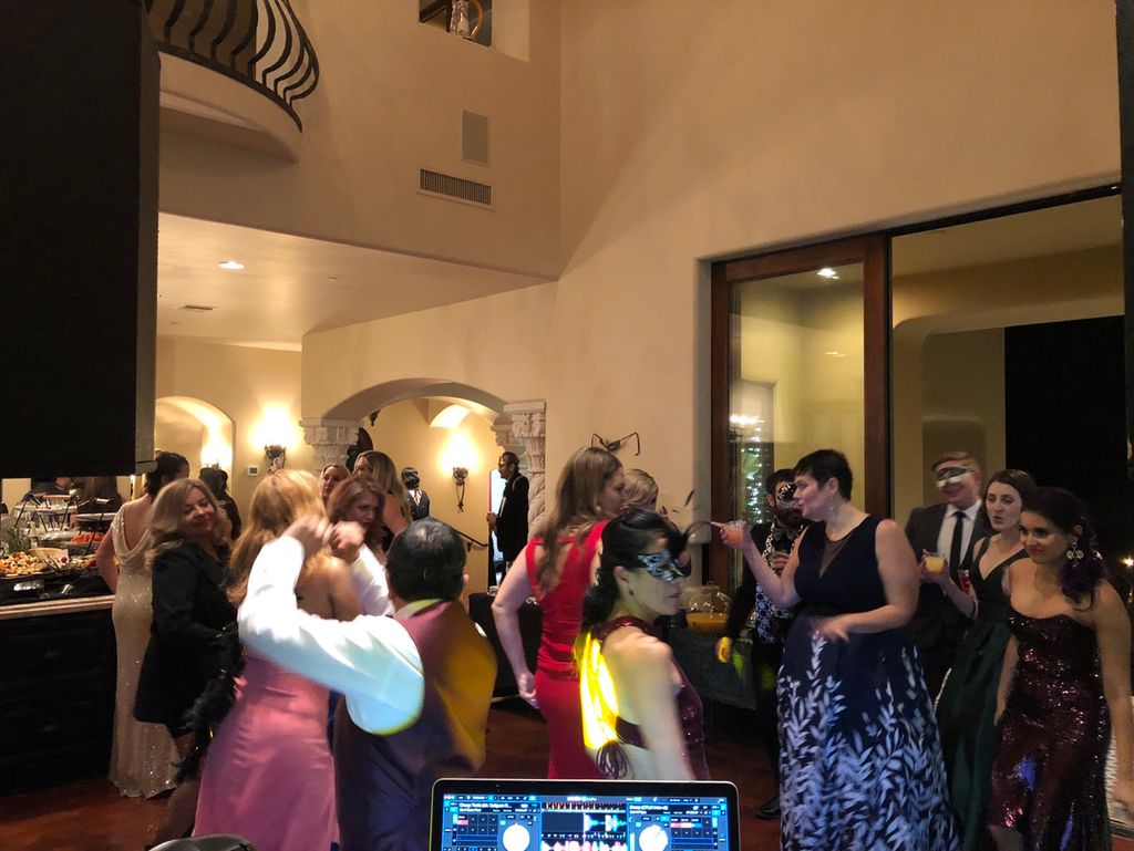 From house parties to formal events - I bring the 