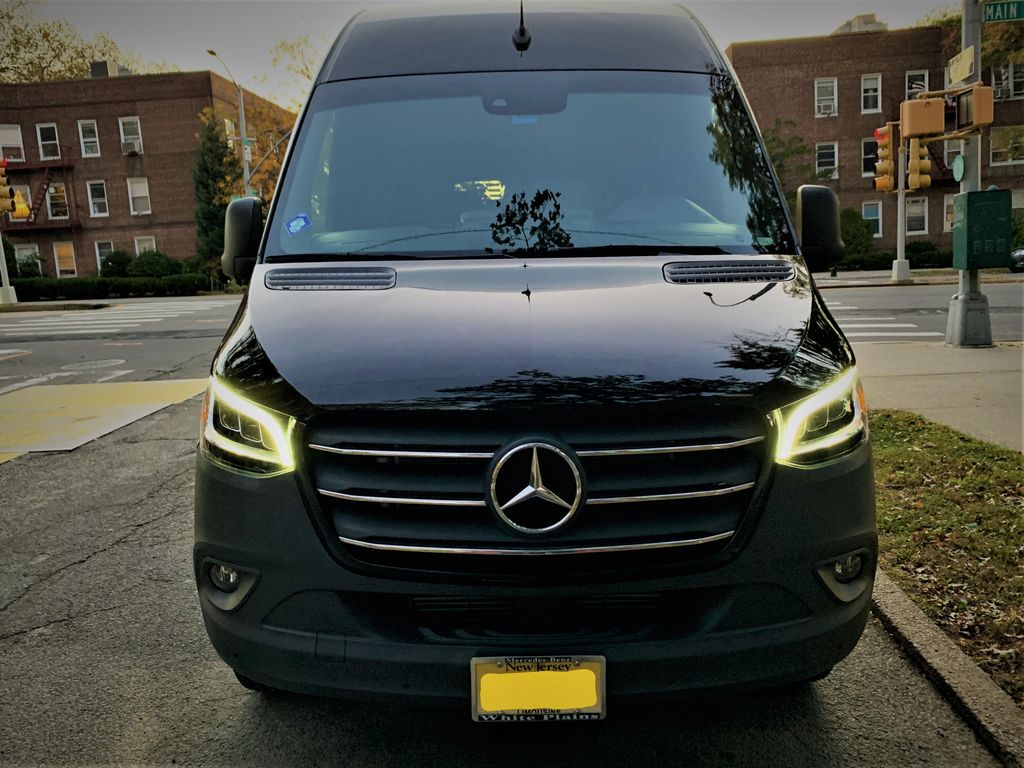 Mercedes Luxury Sprinter - 14 Passengers