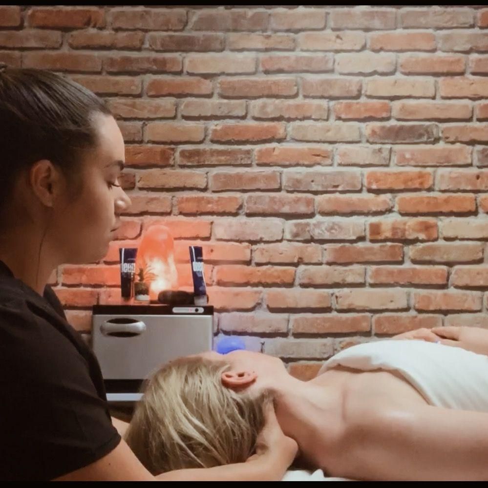 Therapeutic massage by Nicole