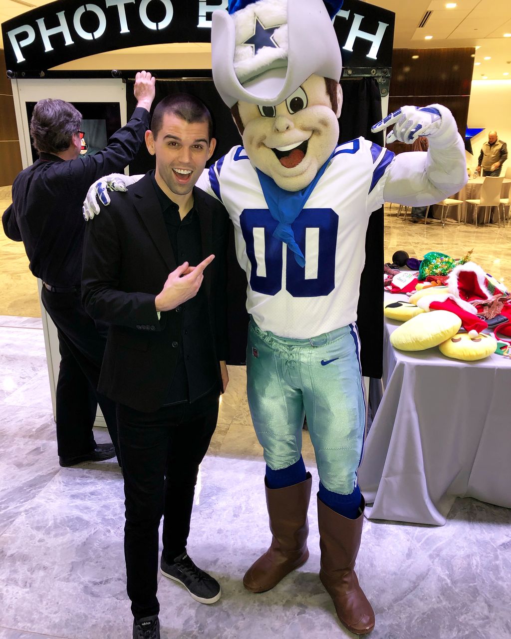 Walk-around magic at the Dallas Cowboys HQ