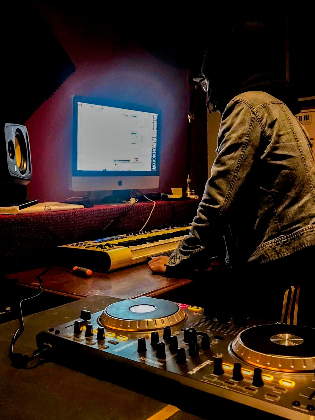 THE WR1GHT producing music