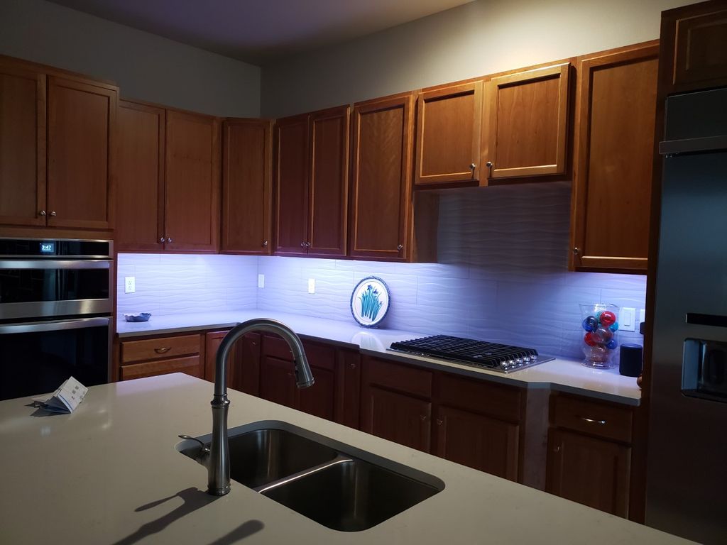 under cabinet kitchen lighting