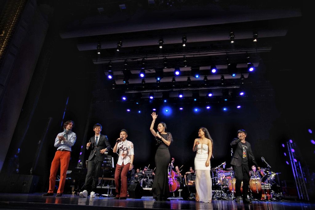 Teresa performing with the Shanghai Symphony Orche