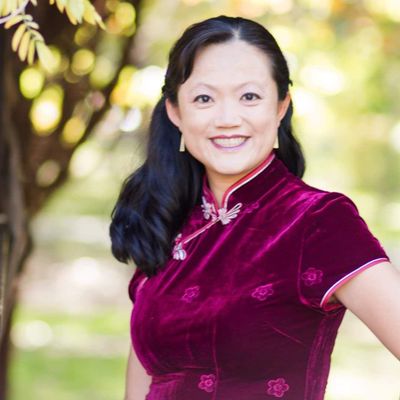 Avatar for Lien Luong Wedding Officiant.