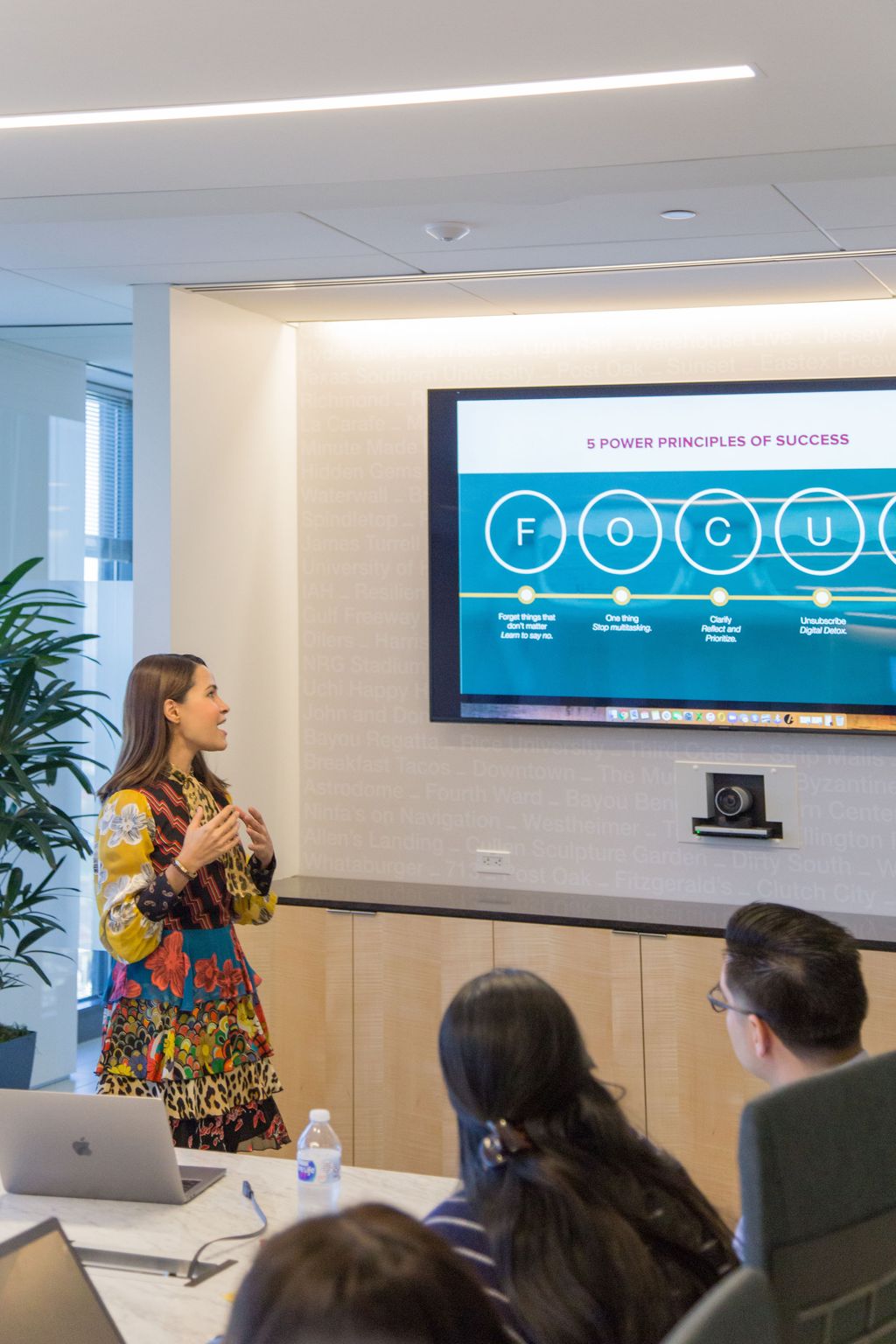 Speaking at international consulting firm, Alvarez