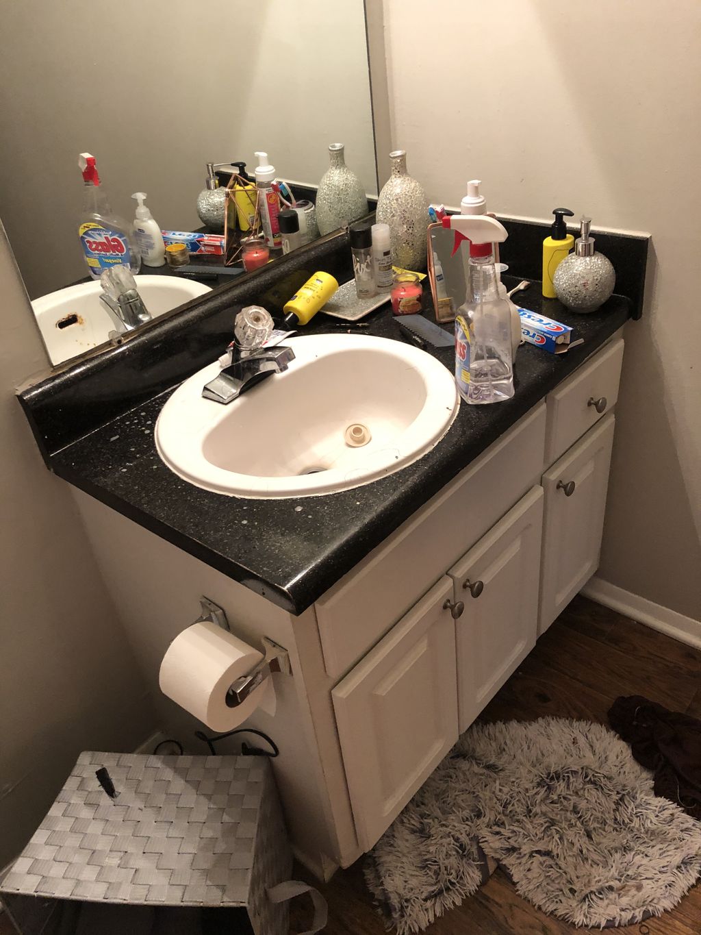 Before bathroom deep cleaning 