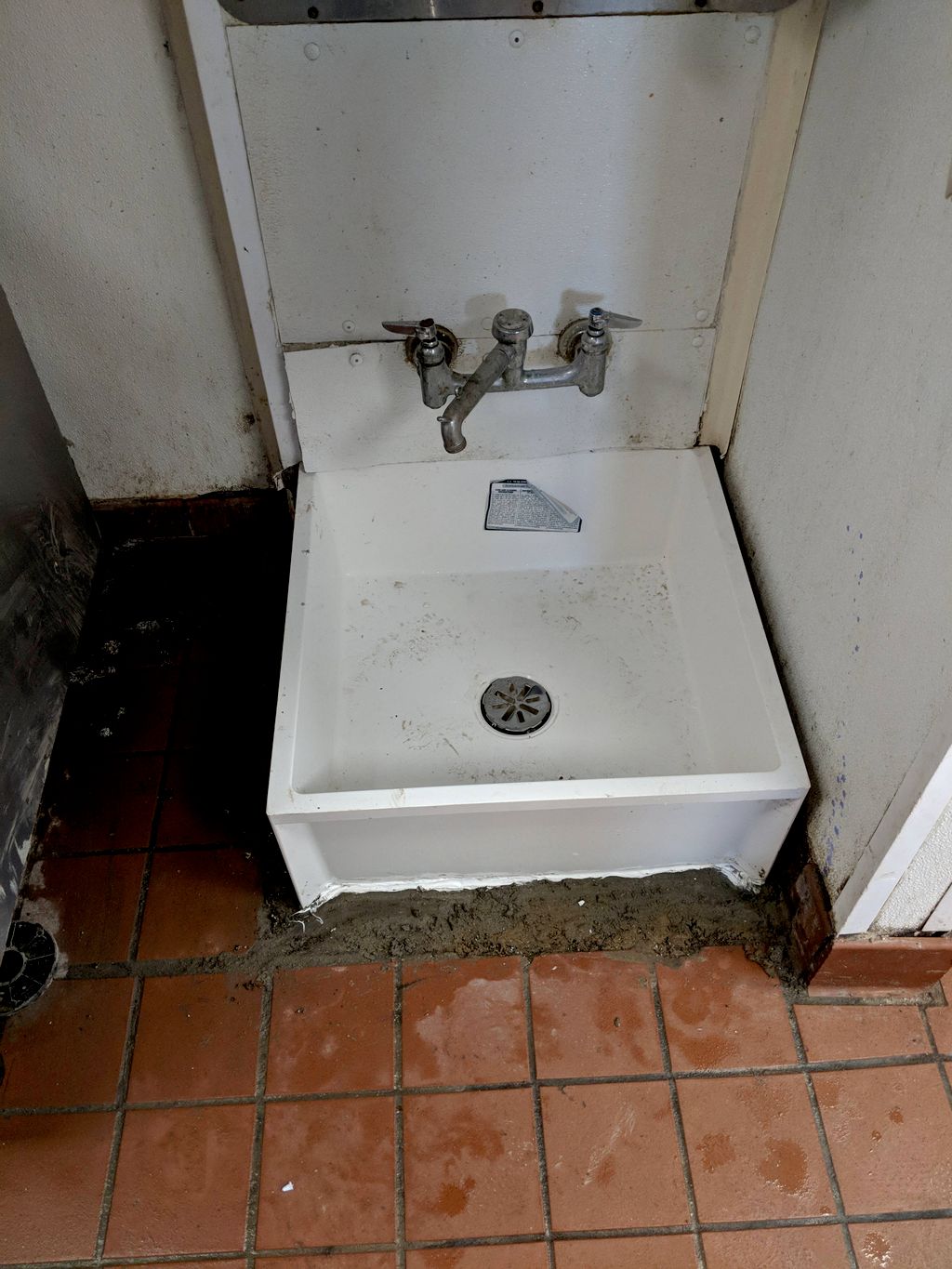 Mop sink 