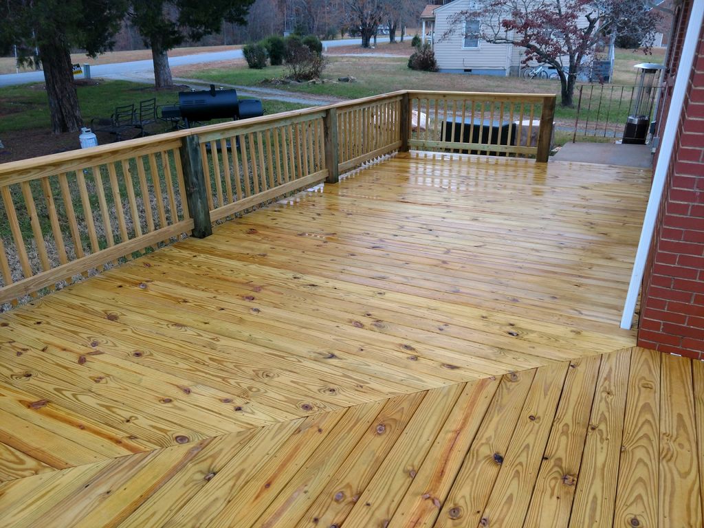 Deck Staining and Sealing