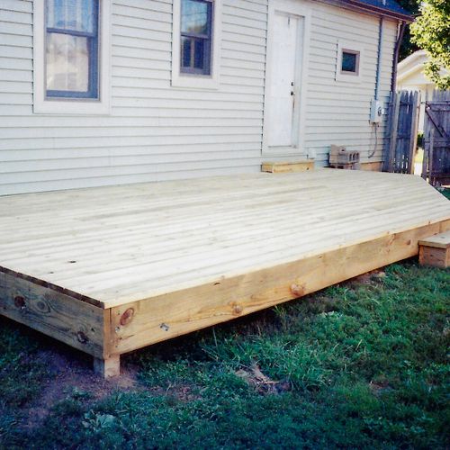 Low deck without handrails