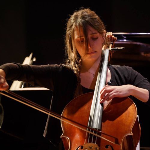 Chloe Mendola, cellist