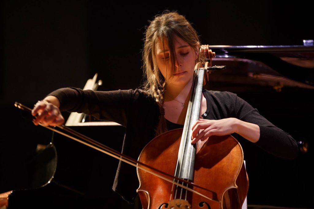 Chloe Mendola, cellist