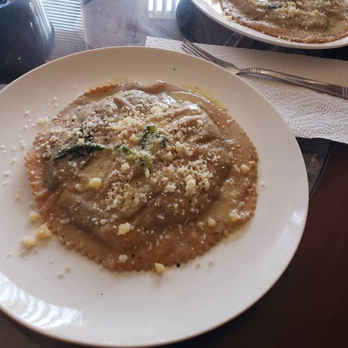 Large wheat ravioli, with spinach,ricotta and yolk