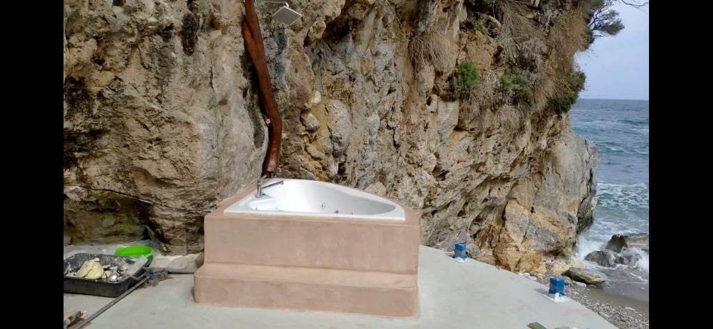 jacuzzi on the roof