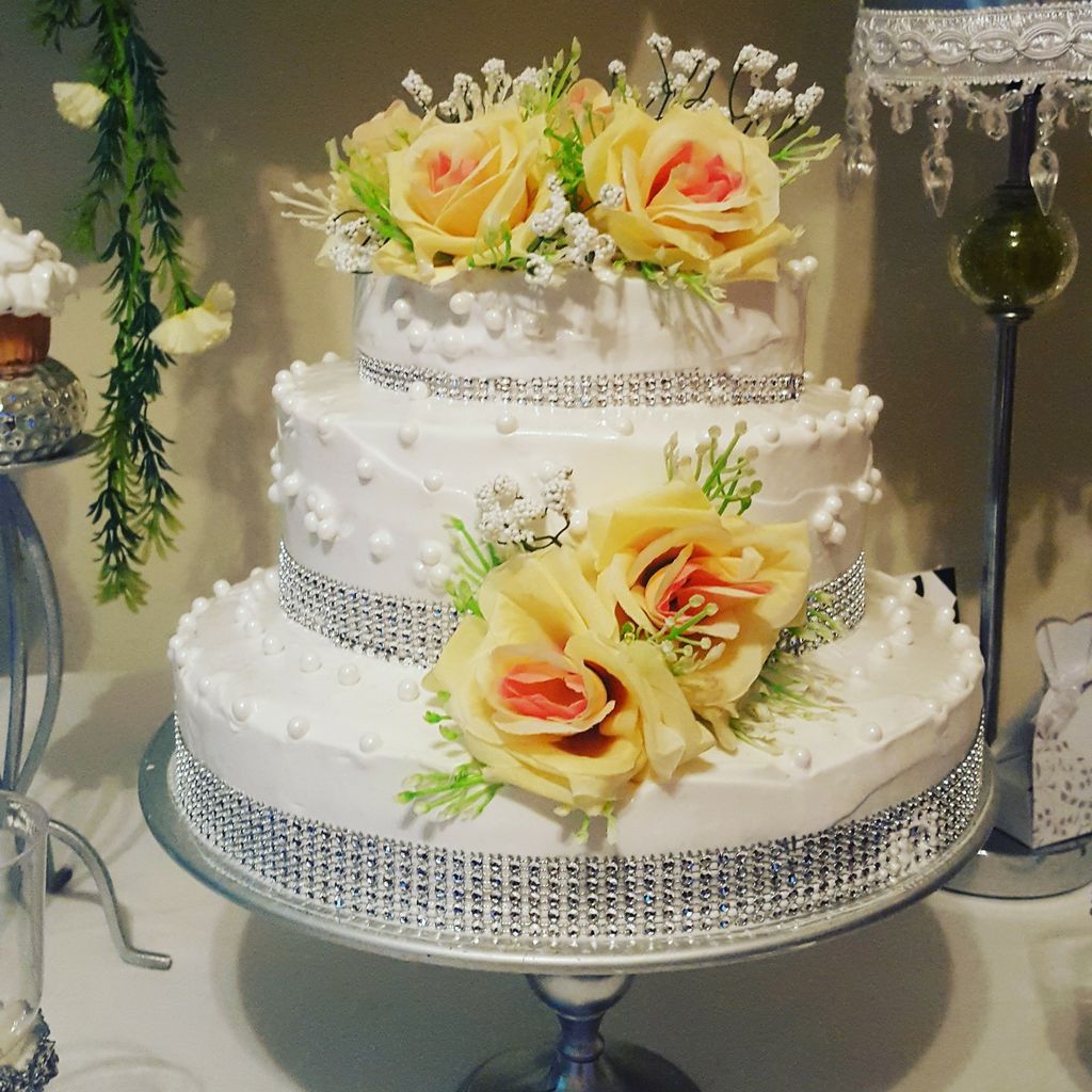 Charo's Cake & Candy