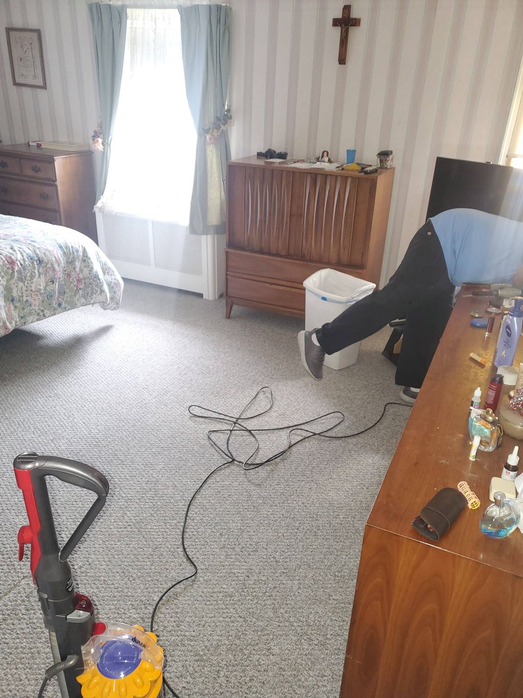 CLEANING HOUSES & APARTMENTS