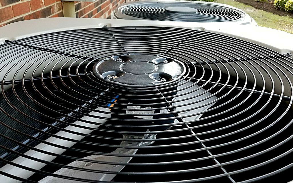 5 signs your AC is on the fritz.