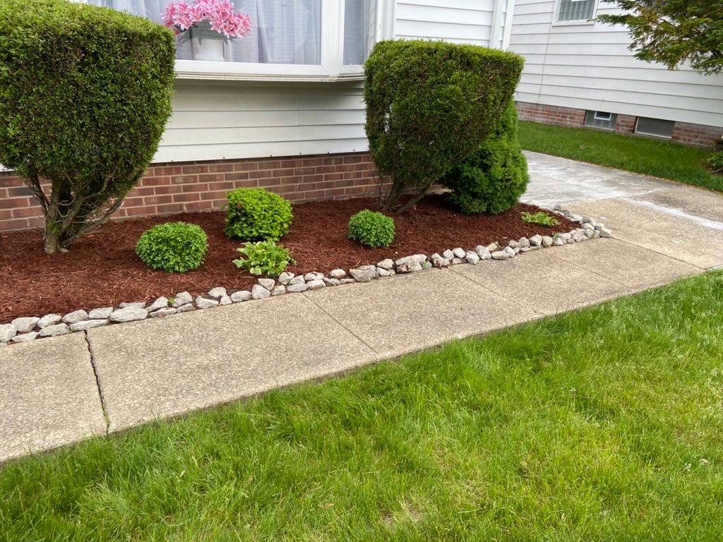 Landscape Fabric & Mulch Installation