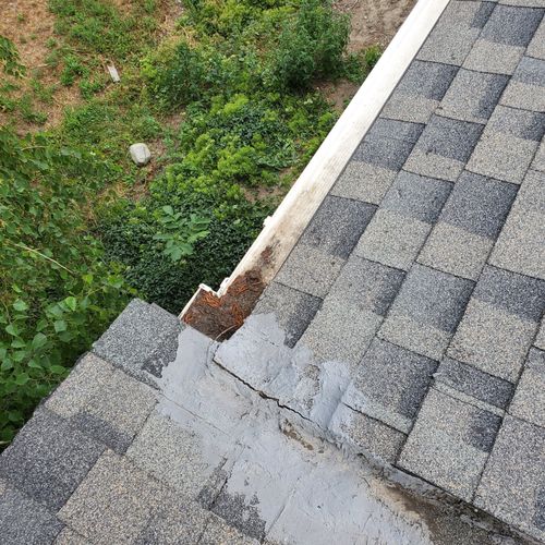 Gutter clogged and improper sealing in roof valley