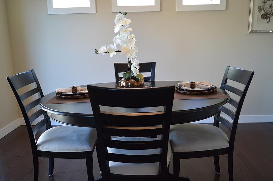 Dining room cleaning 